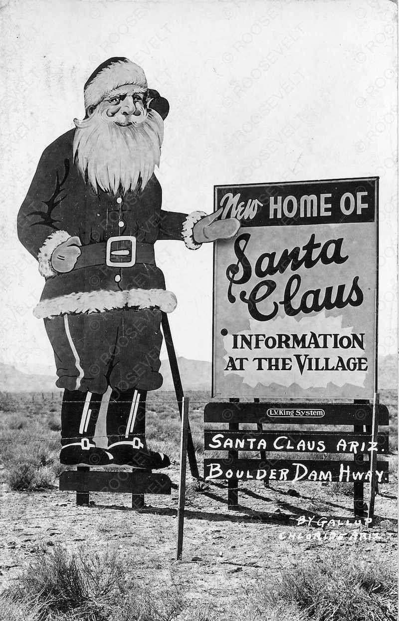 Illustration for article titled Abandoned Santa villages are latest casualties of the War on Christmas